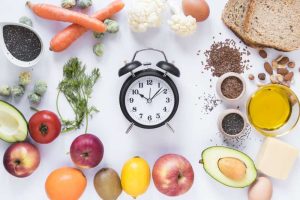Post przerywany (Intermittent Fasting, IF) w menopauzie – wpływ na metabolizm, masę ciała i zdrowie kobiet